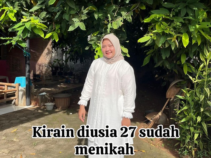Kisah viral wanita 34 tahun yang pasrah soal jodoh lalu bertemu suami lewat komentar TikTok.