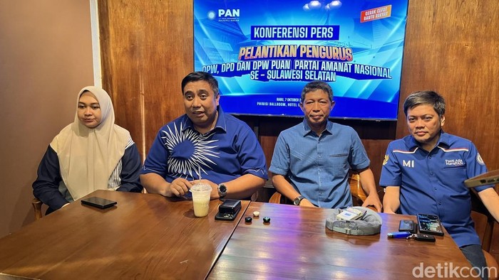 Konferensi pers pelantikan pengurus PAN se-Sulsel.