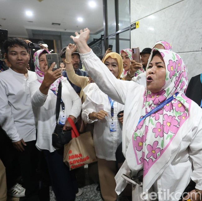 Luapan Ekspresi Pemohon Usai Gugatan Ijazah Gibran Ditolak MK