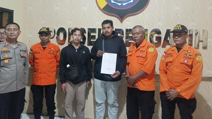 Mediasi antara sopir ambulans relawan SAR Sigap dengan sopir pikap muatan ayam di Polsek Pengasih, Kulon Progo, Senin (6/10/2026) malam.