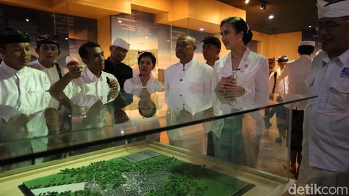 Menteri Pariwisata Widiyanti Putri Wardhana saat kunjungan kerja di museum Geopark Batur, Bangli, Selasa (6/10/2026).