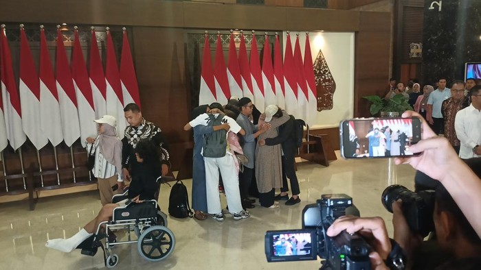 Momen 4 WNI yang sempat disandera di Somalia tiba di RI. (Adrial/detikcom)