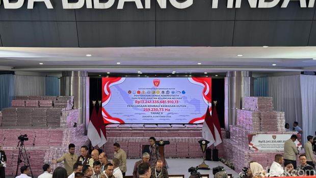 Penampakan tumpukan uang Rp 13,2 triliun di Kejagung. (Adhfar/detikcom)