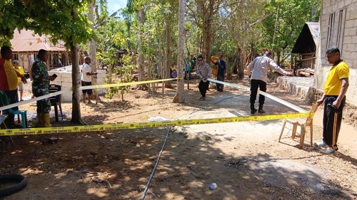 Polisi melakukan olah TKP penemuan jenazah bayi di Dusun I,  Desa Oesena, Kecamatan Amarasi, Kabupaten Kupang, NTT, Selasa (6/10/2026). (Dok. Polres Kupang)