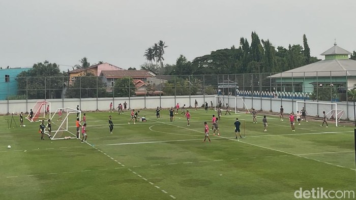 PSM Makassar menggelar latihan di Stadion Kalegowa.