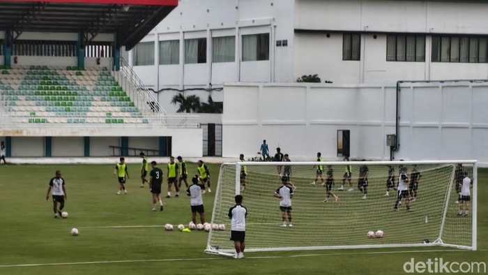 Para pemain PSMS Medan latihan di Stadion mini Pancing (Foto: Muhammad Fikri Haikal Saragih/detikSumut)