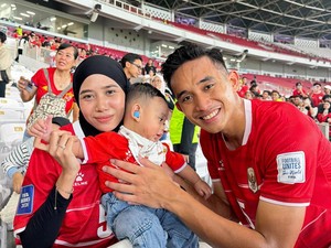 Sosok Sendy Aulia, Hijabers Istri Rizky Ridho Viral Doakan Suami di ASEAN Cup