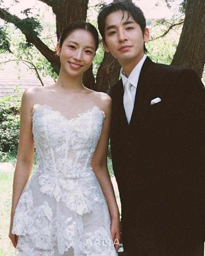 Song Ji Ho & Kim So Ri menikah.