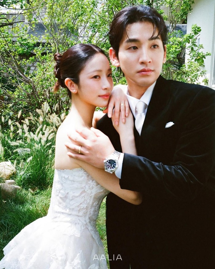 Song Ji Ho & Kim So Ri menikah.