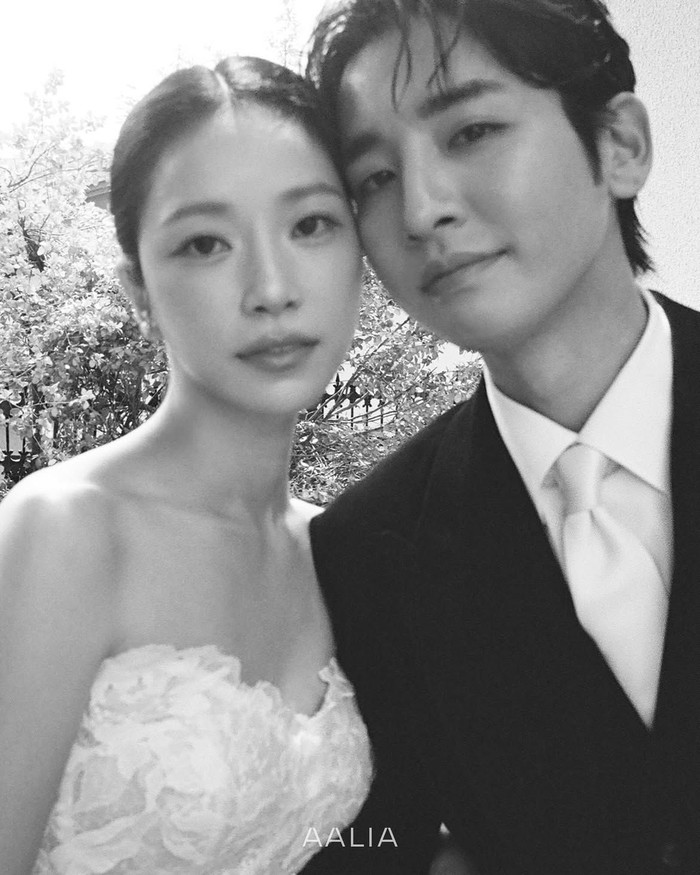 Song Ji Ho & Kim So Ri menikah.