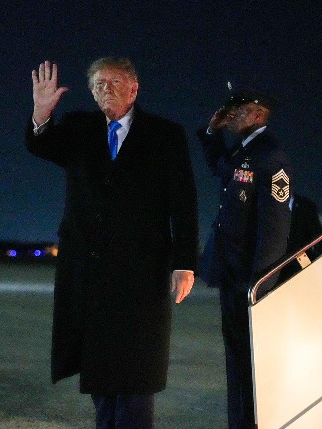 Trump Kembali ke Andrews Usai Kampanye di Nebraska