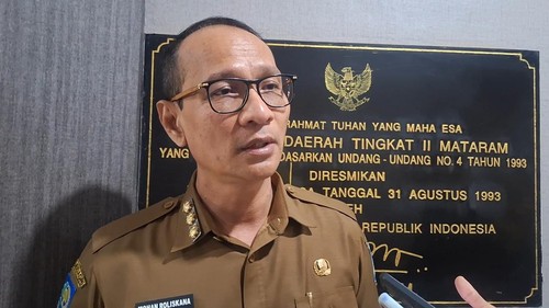 Wali Kota Mataram, Mohan Roliskana, saat diwawancarai di kantornya, Selasa (6/9/2026). (Nathea Citra/detikBali)