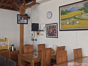 Tanah Kuburan Dikirim ke Warung Komedian Nunung Akhirnya Dibakar