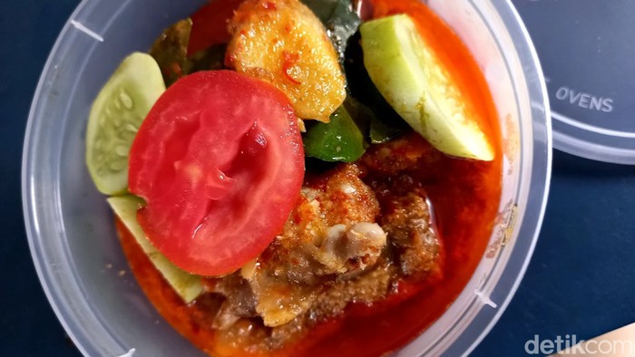 Warung Pedesan Entog Hj Artisem, Desa Larangan, Kecamatan Lohbener, Kabupaten Indramayu.
