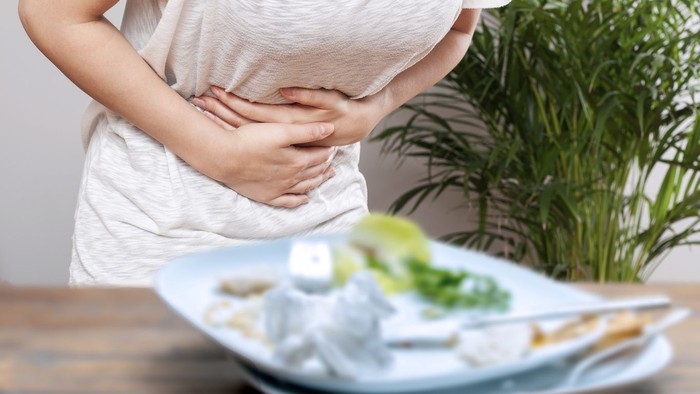 woman have food poisoning