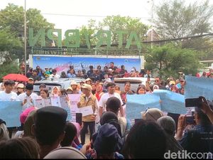 Video: Sertifikat PTSL Tak Kunjung Terbit, Warga Karawang Kembali Demo