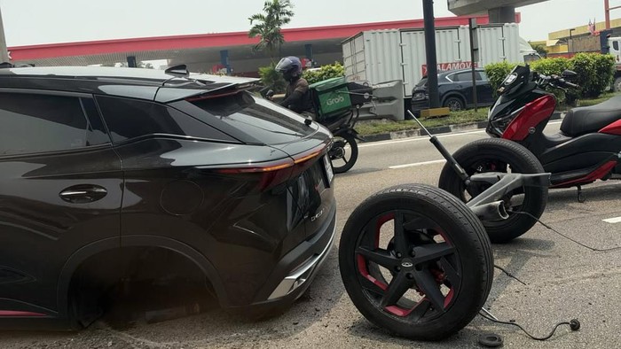 As roda belakang Chery Omoda 5 lepas