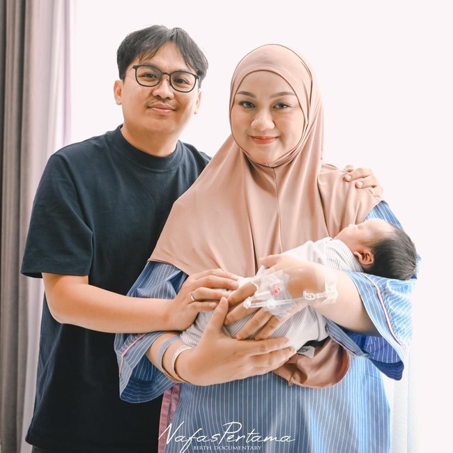 Selamat! Komika Ate Resmi Jadi Ayah