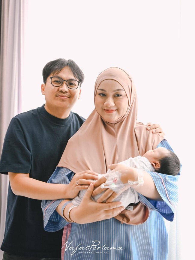 Selamat! Komika Ate Resmi Jadi Ayah