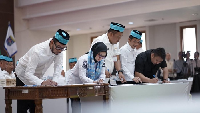 Bupati Subang Reynaldy Putra Andita Budi Raemi menghadiri Rapat Koordinasi Gubernur Jawa Barat di Kantor Wali Kota Depok, Gedung Dibaleka II, pada Rabu (07/10/2026).