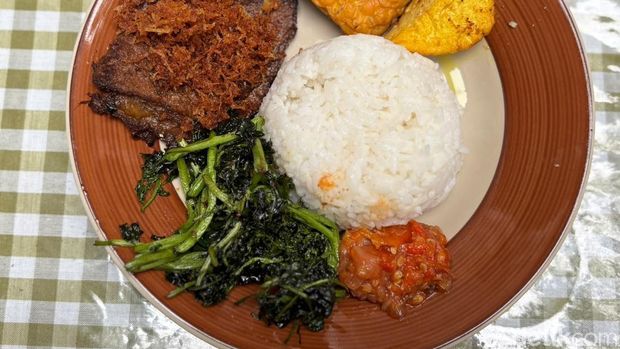 Dapur Mama Cafe: Ngeunah! Makan Seblak di dalam Rumah Mewah di Kemang
