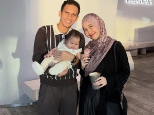 So Sweet! Manisnya Keluarga Kecil Egy Maulana Vikri Saat Kulineran Bareng