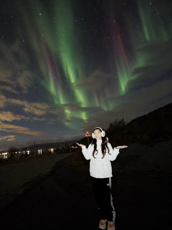 Felicya Angelista dan Caesar Hito lihat aurora.