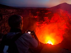 Mulut Neraka Diduga Kembali Diisi Magma, Warga Sekitar Waspada