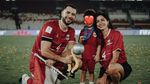 Para Hot Daddy Timnas Indonesia Bawa Anak ke Lapangan Rayakan Juara