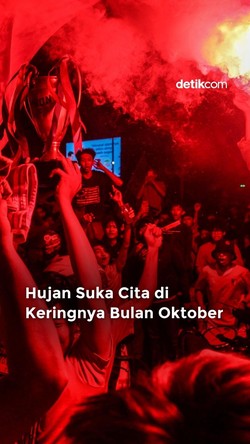 Video: Hujan Suka Cita di Keringnya Bulan Oktober