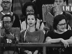 Gaya Jennifer Bachdim Bagikan Foto Jadul Dirinya Nonton Bola di Tahun 2010