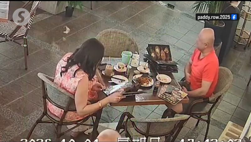 Jijik! Pasangan Ini Masukkan Bulu Dada ke Makanan karena Ogah Bayar Jijik! Pasangan Ini Masukkan Bulu Dada ke Makanan karena Ogah Bayar