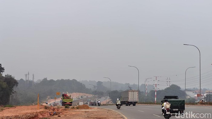 Kondisi kabut asap kembali menyelimuti Batam, Kepri, hari ini