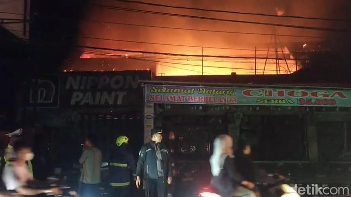 Kebakaran 3 ruko di Kadipaten, Majalengka.