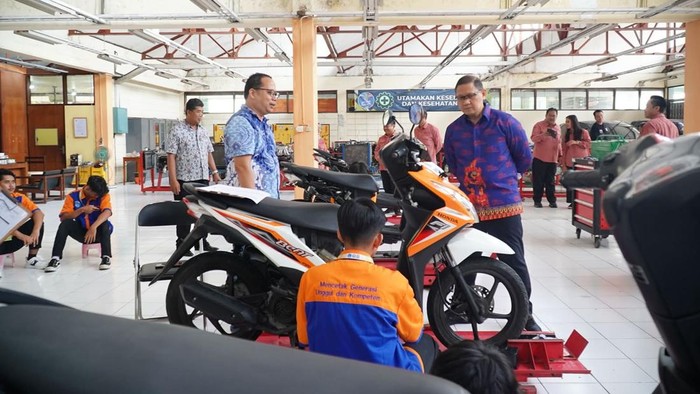 Kepala Dinas Pendidikan (Kadindik) Jatim, Aries Agung Paewai