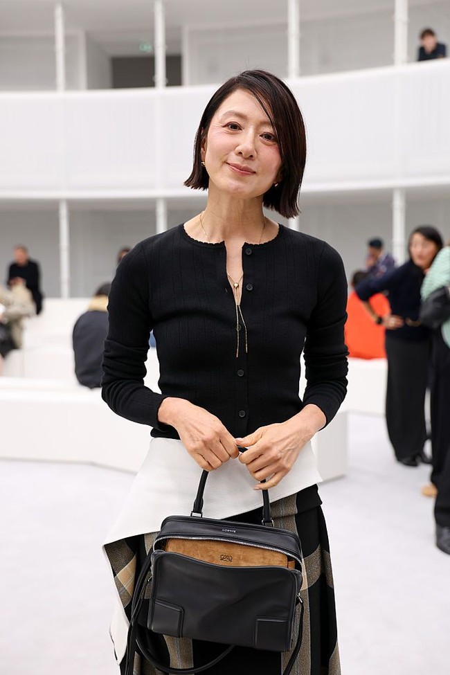 Tak sedikit netizen yang membela Kim Hee Ae dari kritik soal kerutan di wajahnya. Ibu dua anak itu dinilai tetap terlihat cantik dan menua secara alami. Foto: Getty Images
