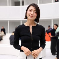Tak sedikit netizen yang membela Kim Hee Ae dari kritik soal kerutan di wajahnya. Ibu dua anak itu dinilai tetap terlihat cantik dan menua secara alami. Foto: Getty Images