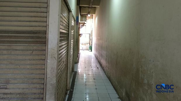 Kondisi di dalam Pasar Nangka Bungur, Jakarta Pusat, nampak sepi dan banyak sekali kios yang tutup, Rabu (7/10/2026). Kondisi di dalam Pasar Nangka Bungur, Jakarta Pusat, nampak sepi dan banyak sekali kios yang tutup, Rabu (7/10/2026). (CNBC Indonesia/Martyasari Rizky)