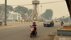 Kabut Asap Makin Pekat di Jambi, Pengendara Keluhkan Mata Perih