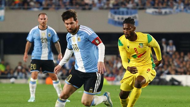 Lionel Messi diturunkan sebagai starter dalam laga Argentina vs Benin. Ini akan jadi kali terakhir Messi mengenakan seragam Argentina. (REUTERS/RODRIGO VALLE) Lionel Messi diturunkan sebagai starter dalam laga Argentina vs Benin. Ini akan jadi kali terakhir Messi mengenakan seragam Argentina. (REUTERS/RODRIGO VALLE)