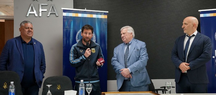 Lionel Messi menerima gelar Doktor Honoris Causa dari Universitas Buenos Aires (UBA), Selasa (6/10/2026).
