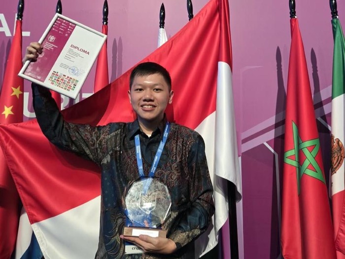 Mahasiswa Universitas Brawijaya (UB), Charles Leonard Moniaga berhasil sabet medali emas dalam Olimpiade Keamanan Finansial yang digelar di Rusia.