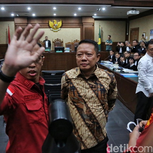 Mantan Jampidsus Febrie Adriansyah Jalani Sidang Perdana Kasus TPPU