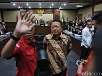 Mantan Jampidsus Febrie Adriansyah Jalani Sidang Perdana Kasus TPPU
