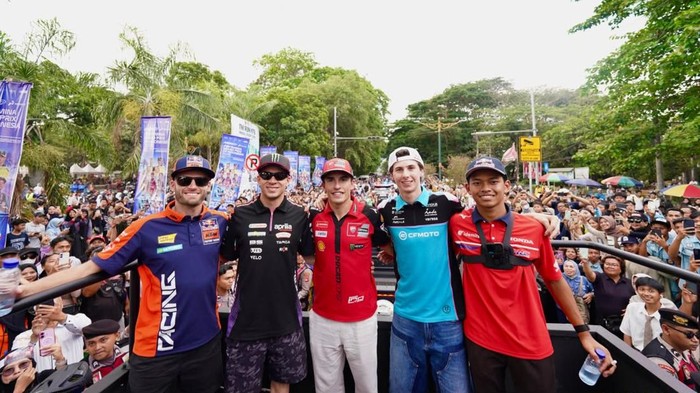Marc Marquez dan para pebalap parade di kota Mataram.