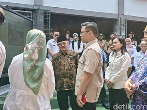 Menko PMK: Papan Digital Tingkatkan Antusiasme Belajar Siswa