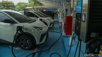Mobil Listrik Makin Banyak, Antrean SPKLU Jadi Pemandangan Baru