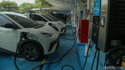 Mobil Listrik Makin Banyak, Antrean SPKLU Jadi Pemandangan Baru