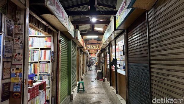 Pasar buku murah Palasari, Kota Bandung dipotret pada Rabu (7/10/2026) Pasar buku murah Palasari, Kota Bandung dipotret pada Rabu (7/10/2026)