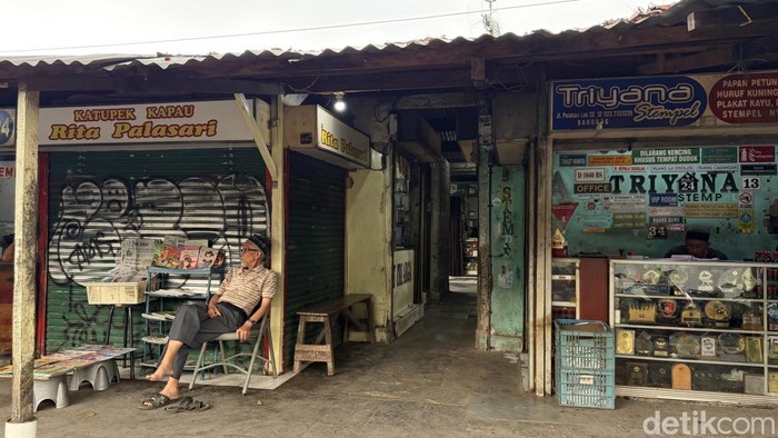 Pasar buku murah Palasari, Kota Bandung dipotret pada Rabu (7/10/2026)